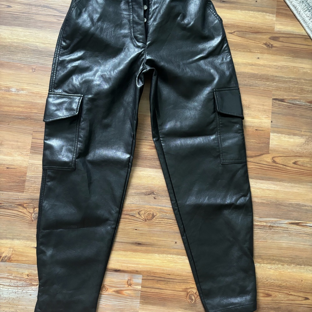 Aritzia Wilfred Faux Leather Cargo Pocket Jogger Cinched Ankle size 6